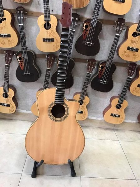 Đàn Guitar Cổ Gỗ Hồng Đào Kè Ty DT-HD180