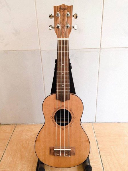 Ukulele Gỗ