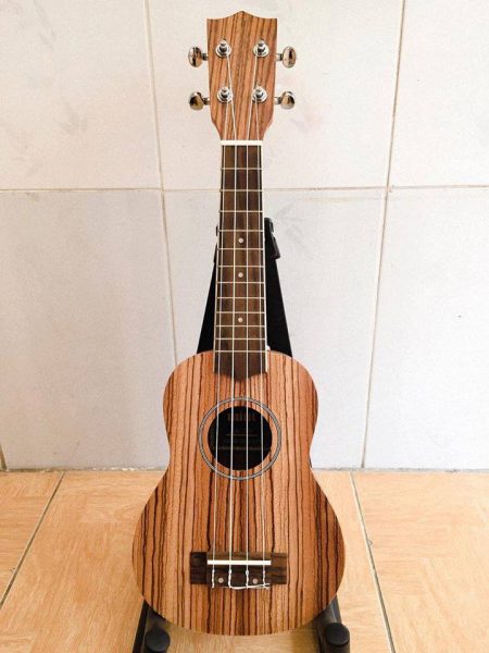 Ukulele gỗ sọc