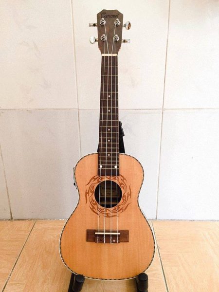 Ukulele có lắp EQ